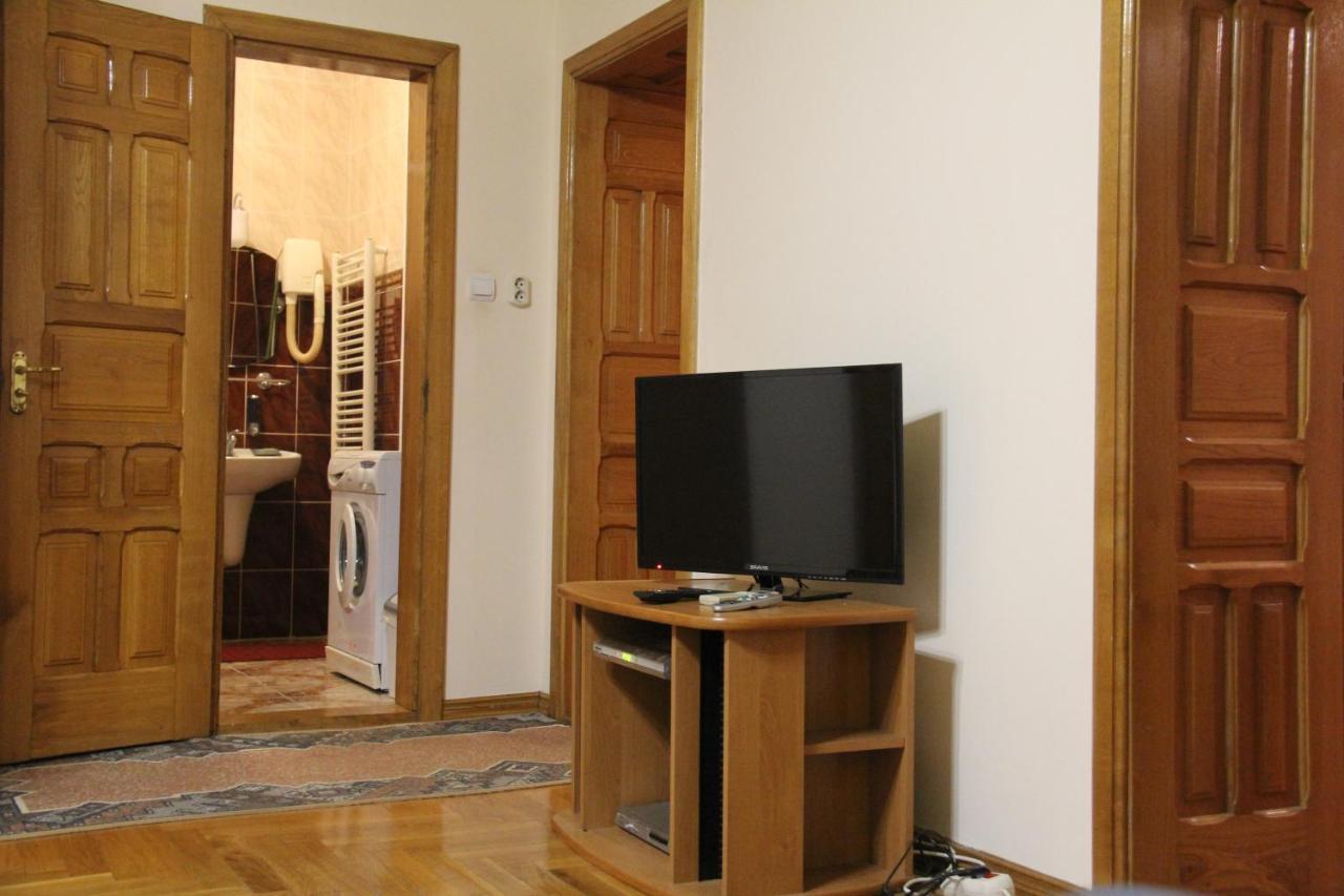 Apartments Domovik ,Kirilla I Mefodiya, 5 Muncaci Exterior foto